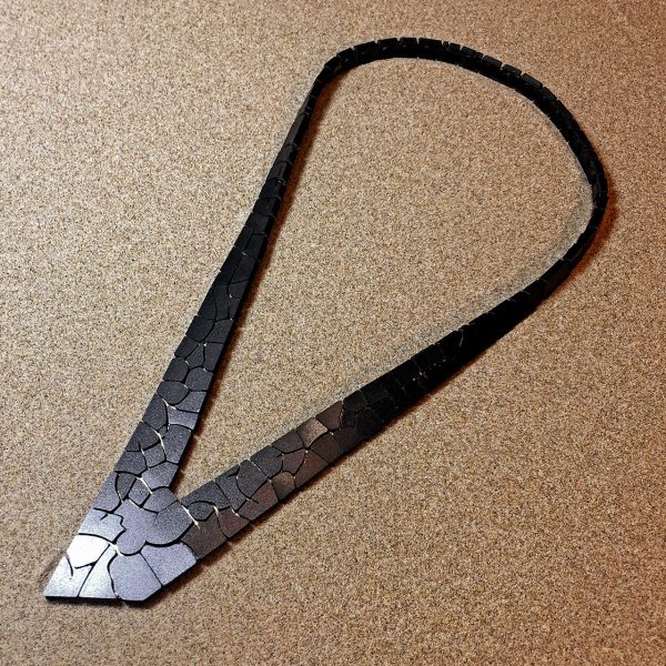 Immagine per COLLANA CRAK 01 NERO FONDO ORO